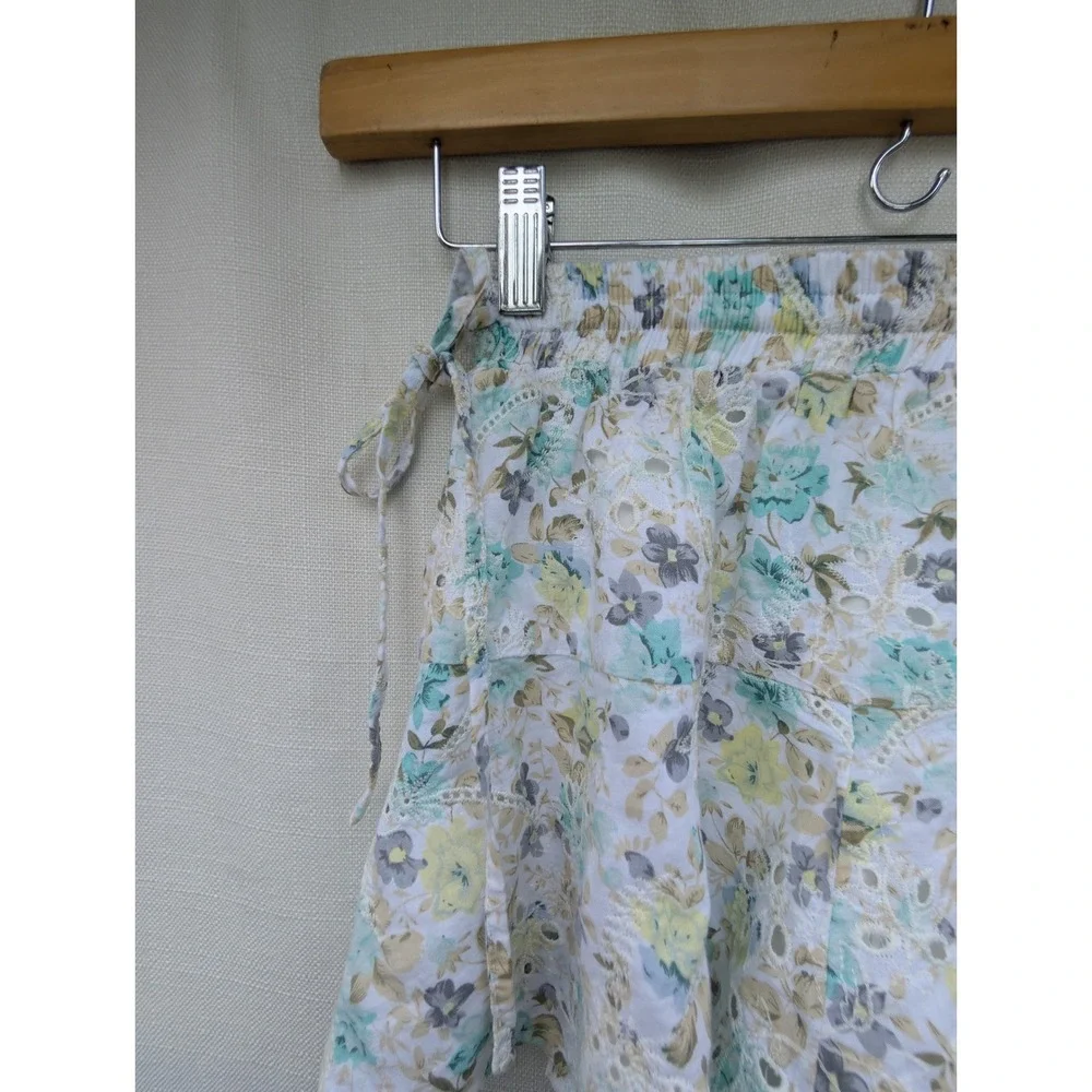Minkpink Floral Eyelet Shorts Womens XS Cotton‎ Ruffle Tiered Elastic Waist Boho